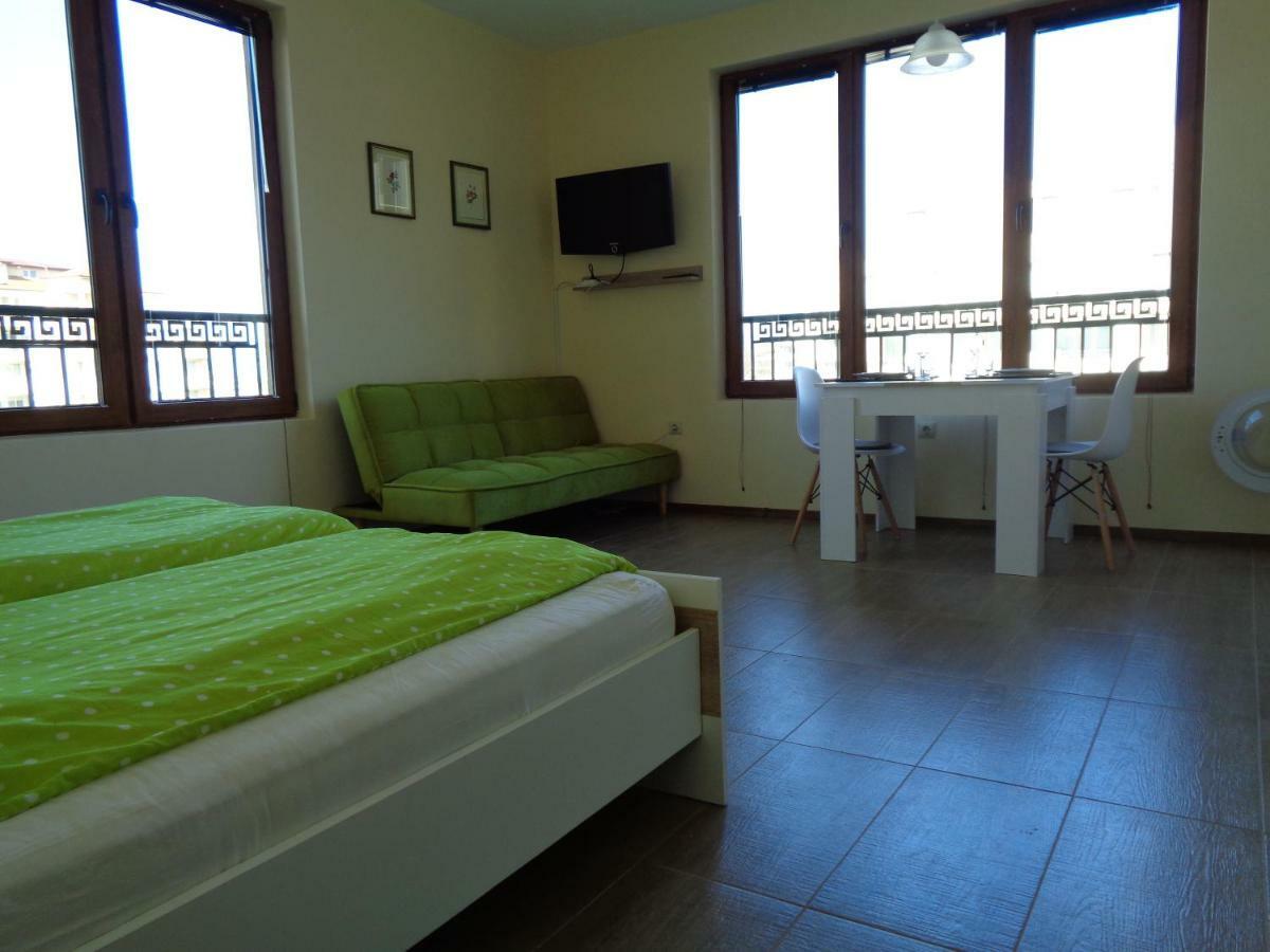 Nereya Palace Studio Mona Apartment เปาโมเรีย ภายนอก รูปภาพ